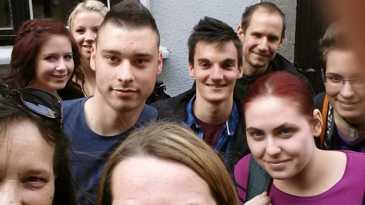 Skupinska fotografija udeležencev natečaja za najboljši haiku.