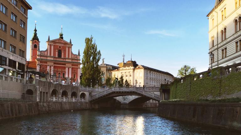 Tromostovje in Prešernov trg v Ljubljani.