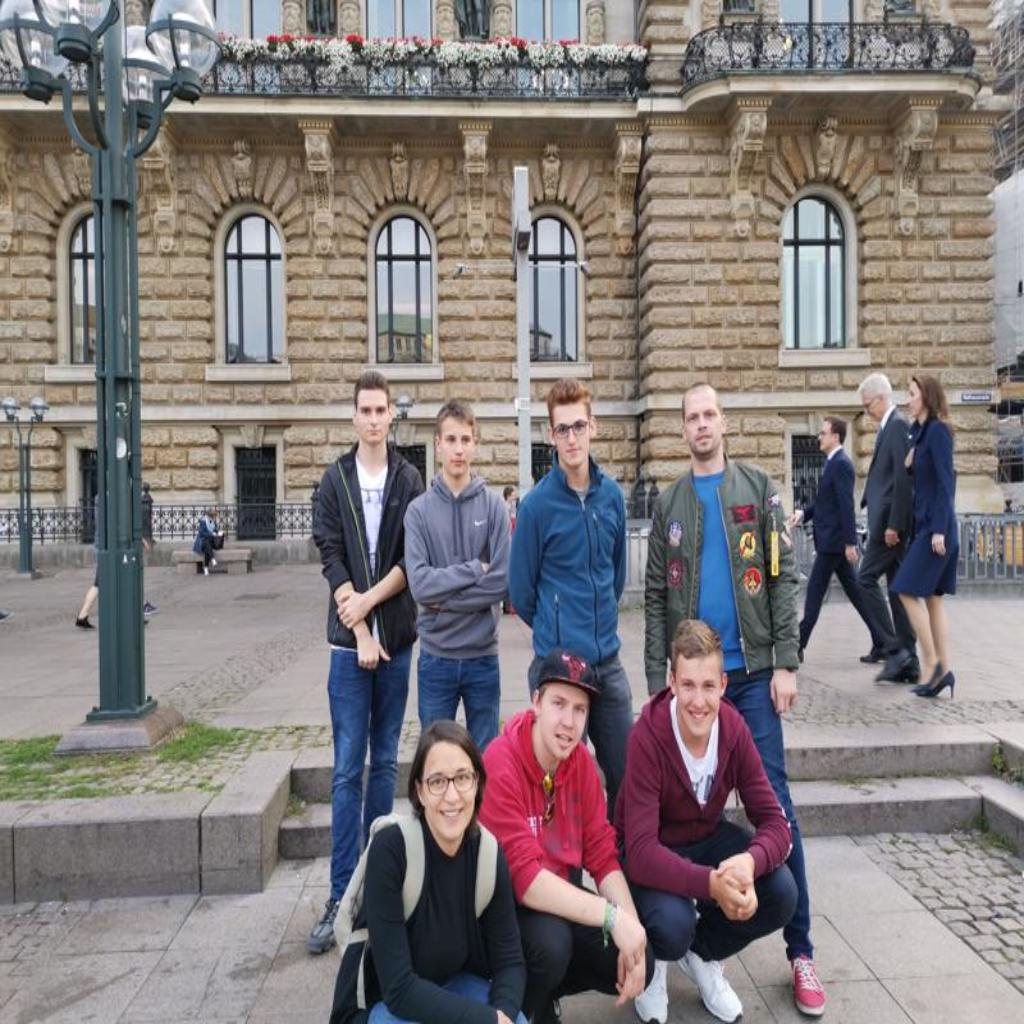 19. septembra sem se zbudil zgodaj zjutraj, že ob dveh, da sem prišel do pol štirih zjutraj na letališče Jožeta Pučnika. Zelo sem se veselil leta do Münchna, saj sem se nazadnje peljal z letalom, ko sem bil v 9. razredu osnovne šole.