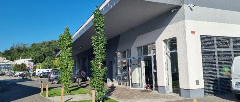 Zunanjost avtomobilskega servisa AC Tavčar.