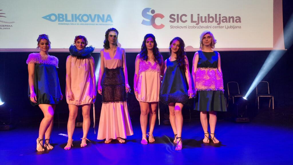 Predstavitev kolekcije oblačil na odru dogodka Aritmija mladosti.