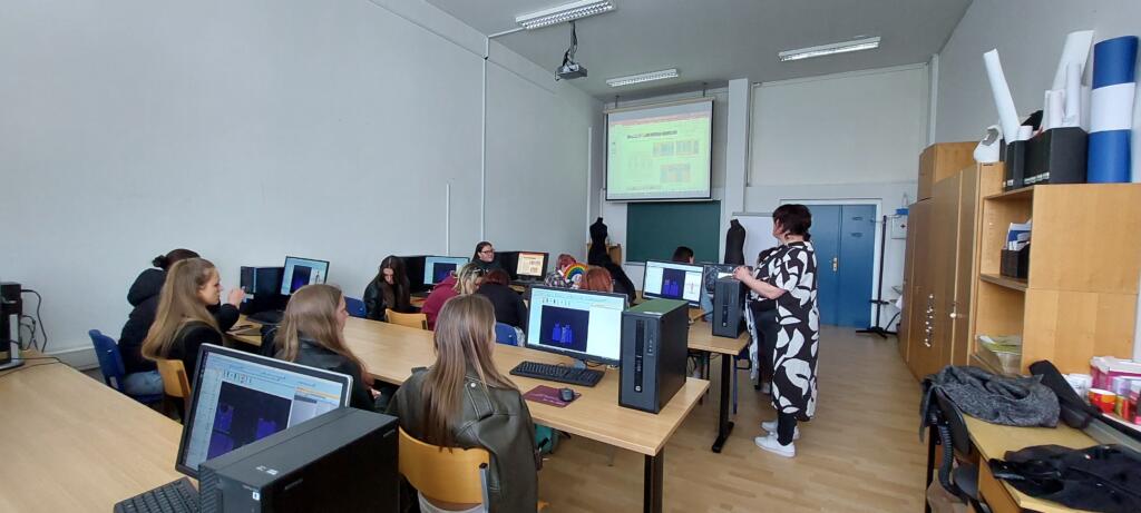 Predstavitev dela z računalniki na dogodku Aritmija mladosti.